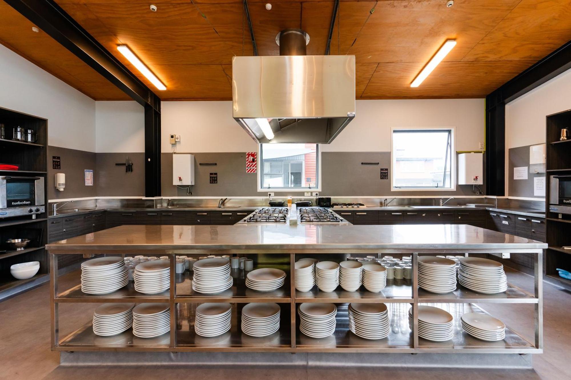 Hostel Haka House Rotorua Exteriér fotografie The kitchen at the new school