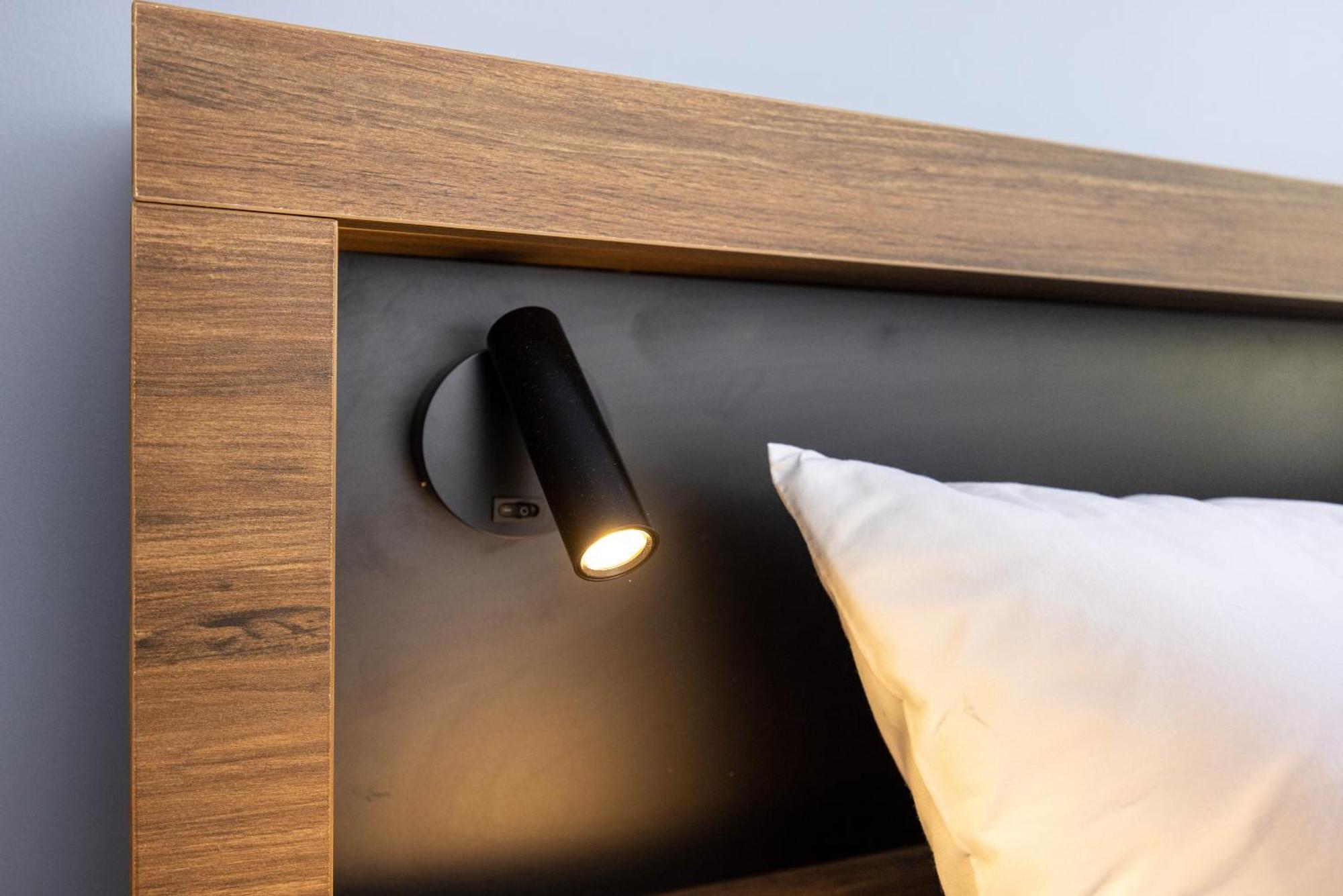 Hostel Haka House Rotorua Exteriér fotografie A wall-mounted reading light