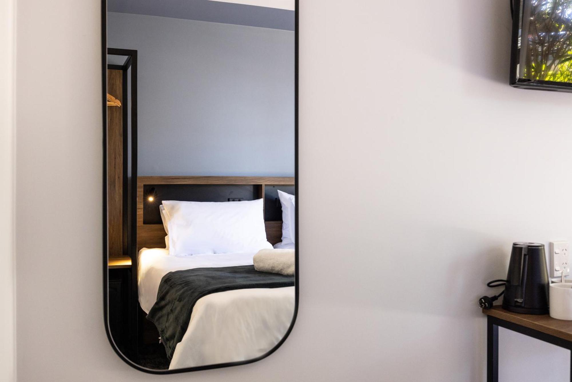 Hostel Haka House Rotorua Exteriér fotografie A mirror