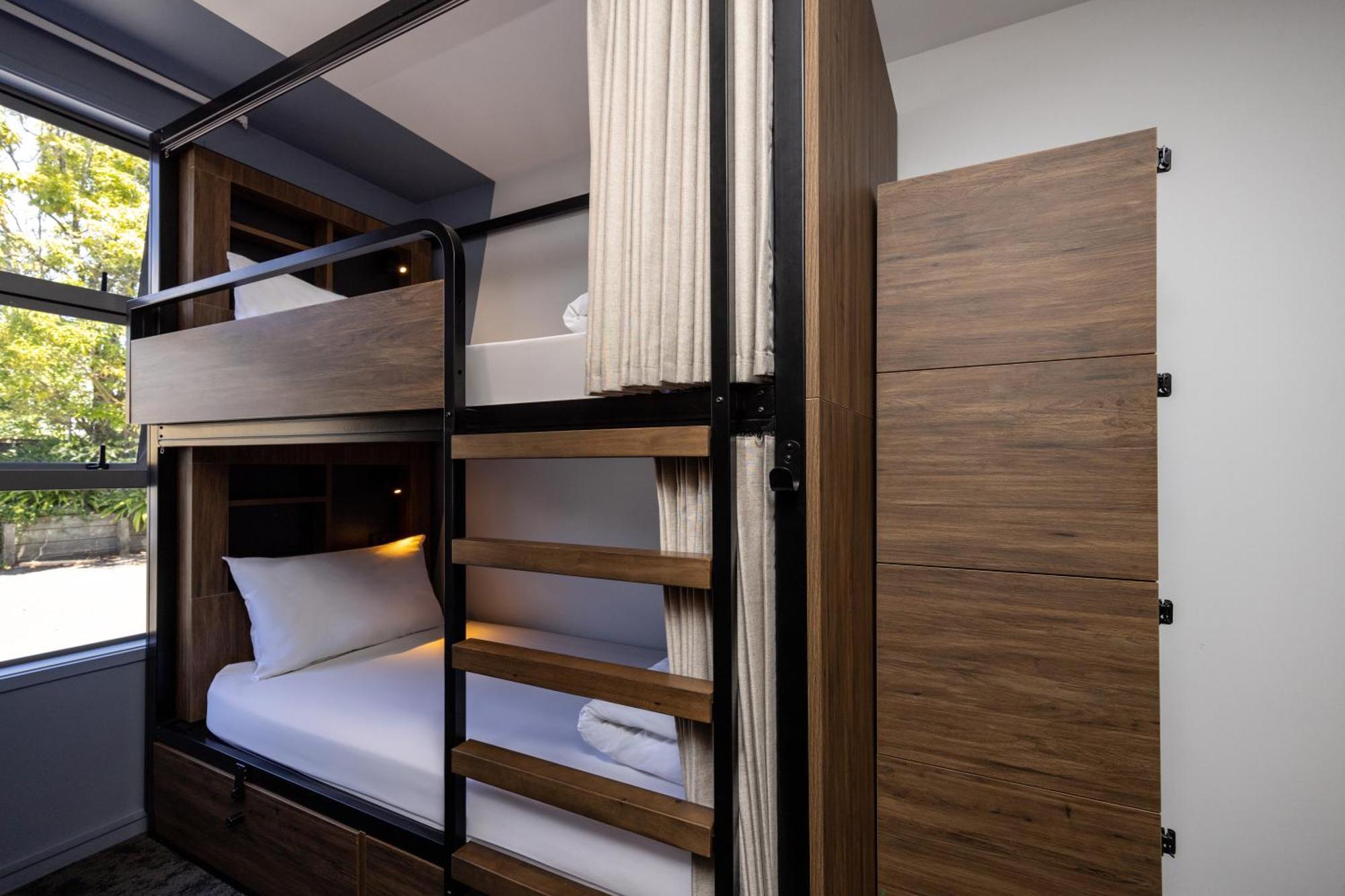 Hostel Haka House Rotorua Exteriér fotografie A bunk bed