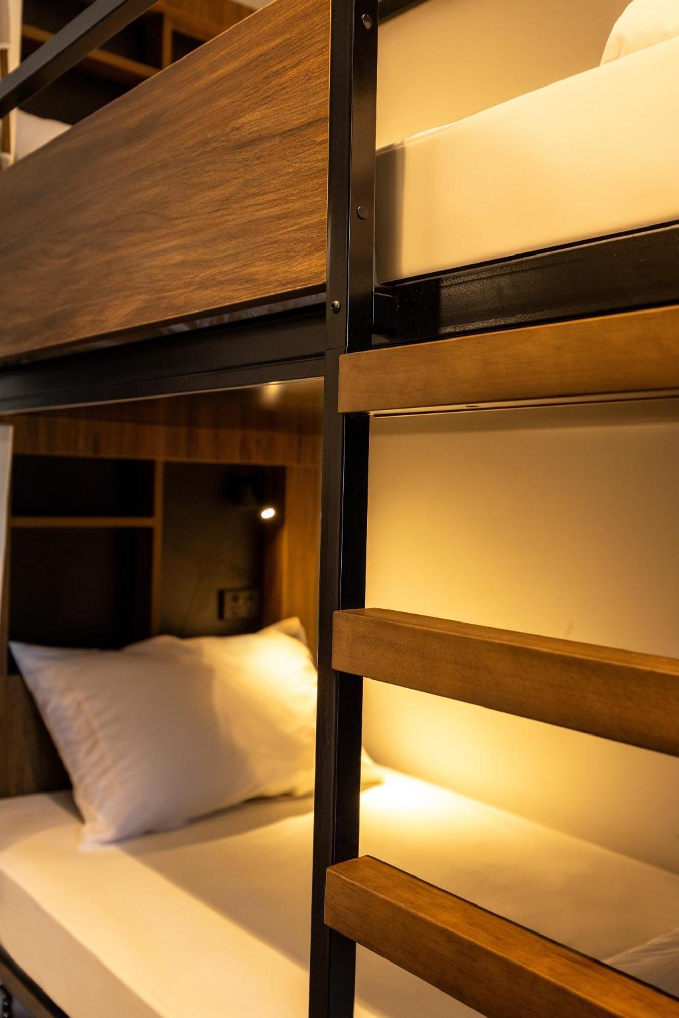 Hostel Haka House Rotorua Exteriér fotografie A capsule hotel in Tokyo