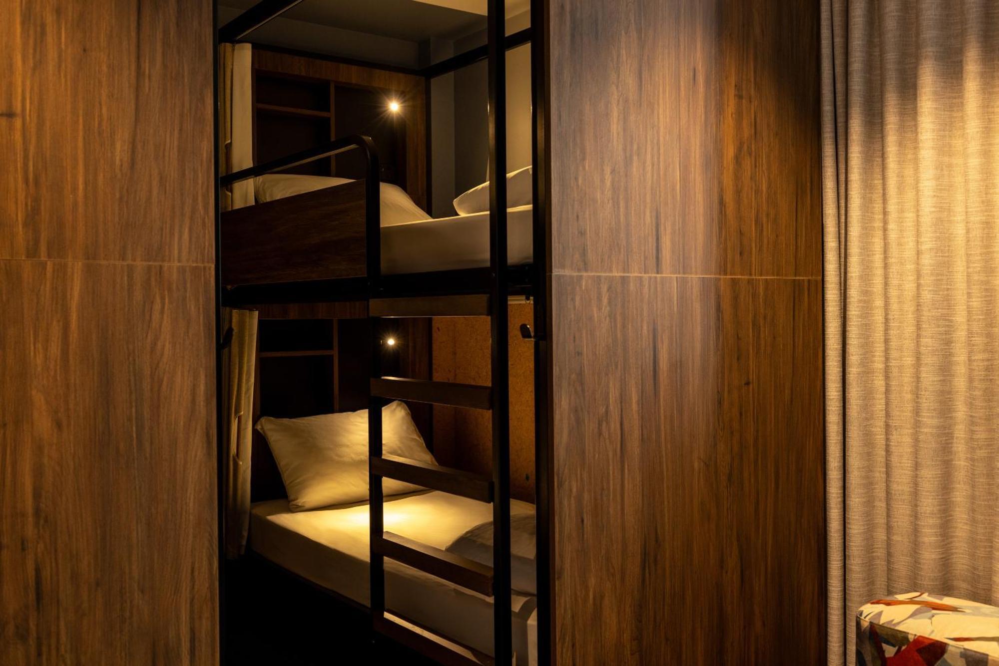 Hostel Haka House Rotorua Exteriér fotografie A capsule hotel in Tokyo